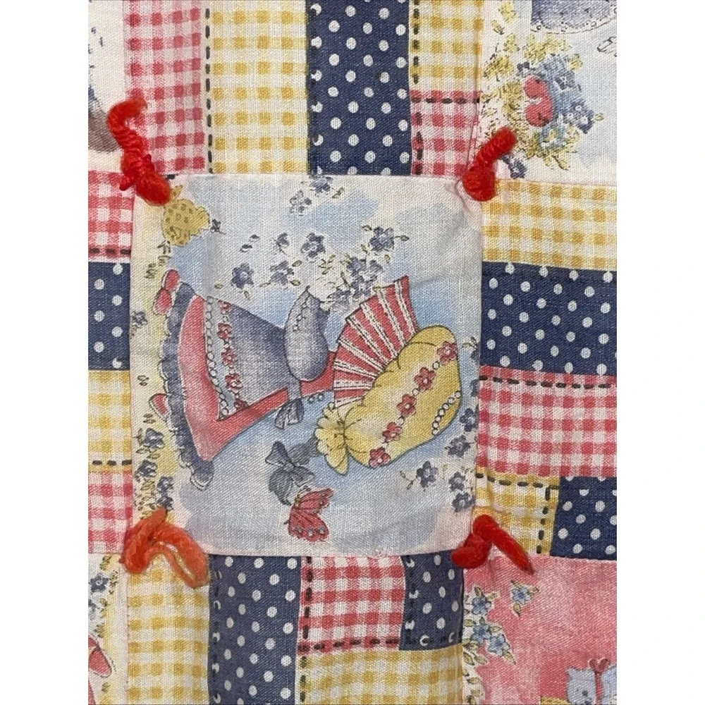 Vintage Handmade Child's Size Quilt Bedspread Red Holly‎ Hobby Styled Print